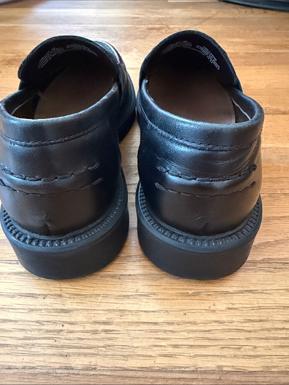 Blondo waterproof Hollee black leather loafers with gold tone details. Size 7 - Picture 4 of 9